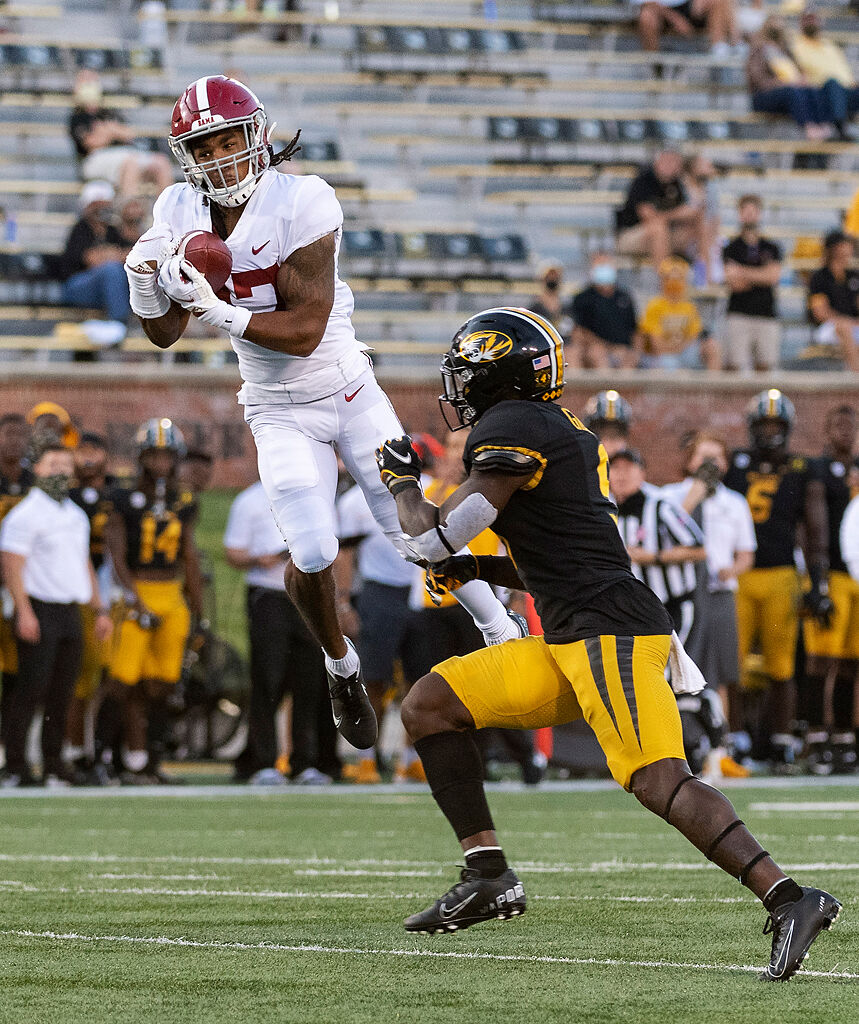 Jaylen Waddle pulls down a reception